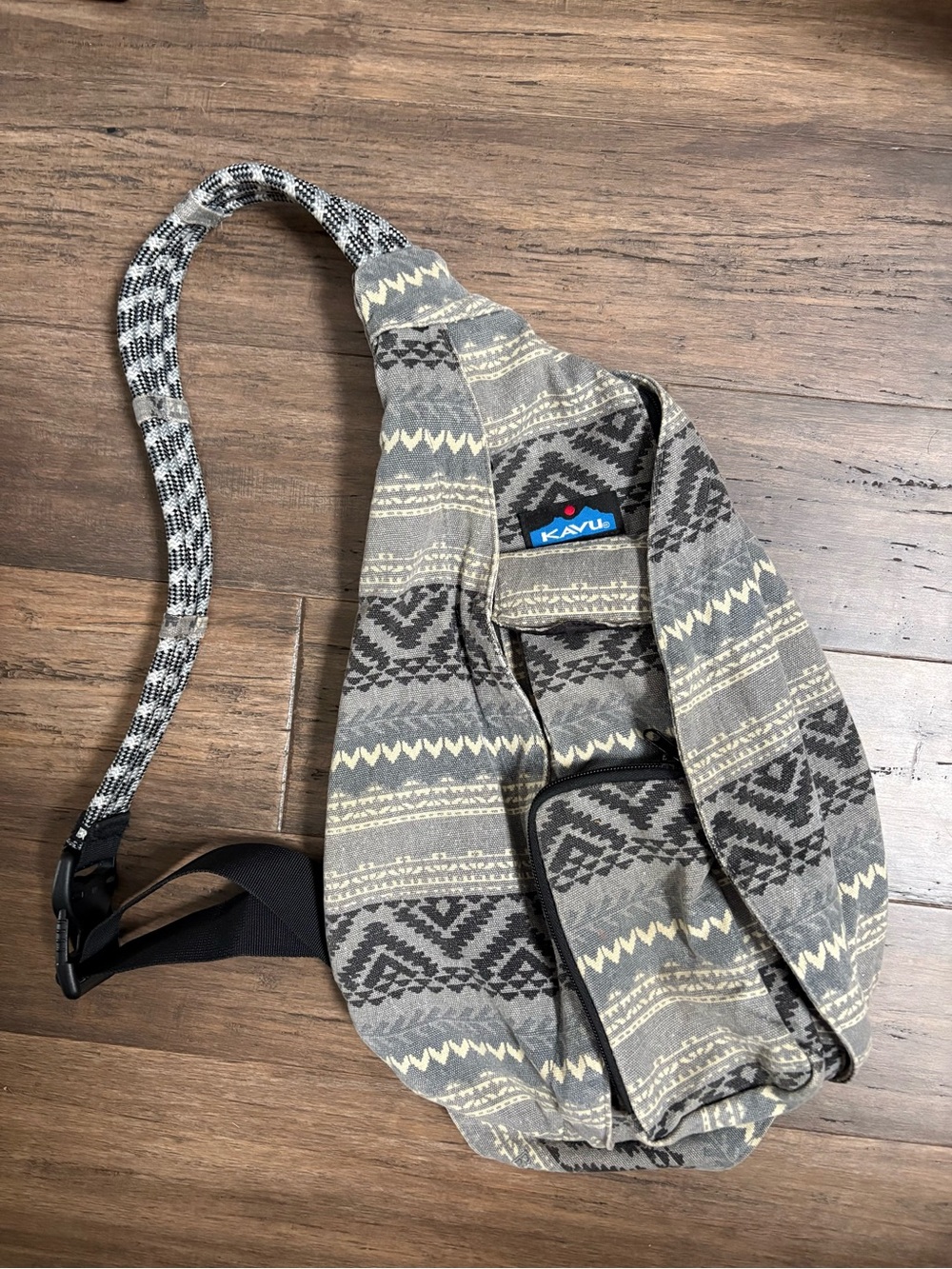 Kavu Gray & Cream Patterned Grandpas Quilt Sling Crossbody Bag 19” x 11”